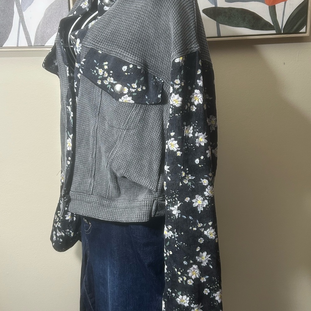 POL Gray with Black Floral Trim Cropped Jacket - Picture 3 of 7